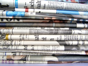 
Recycle newspapers with this great, economic-friendly way of making newspaper logs for firewood. 
